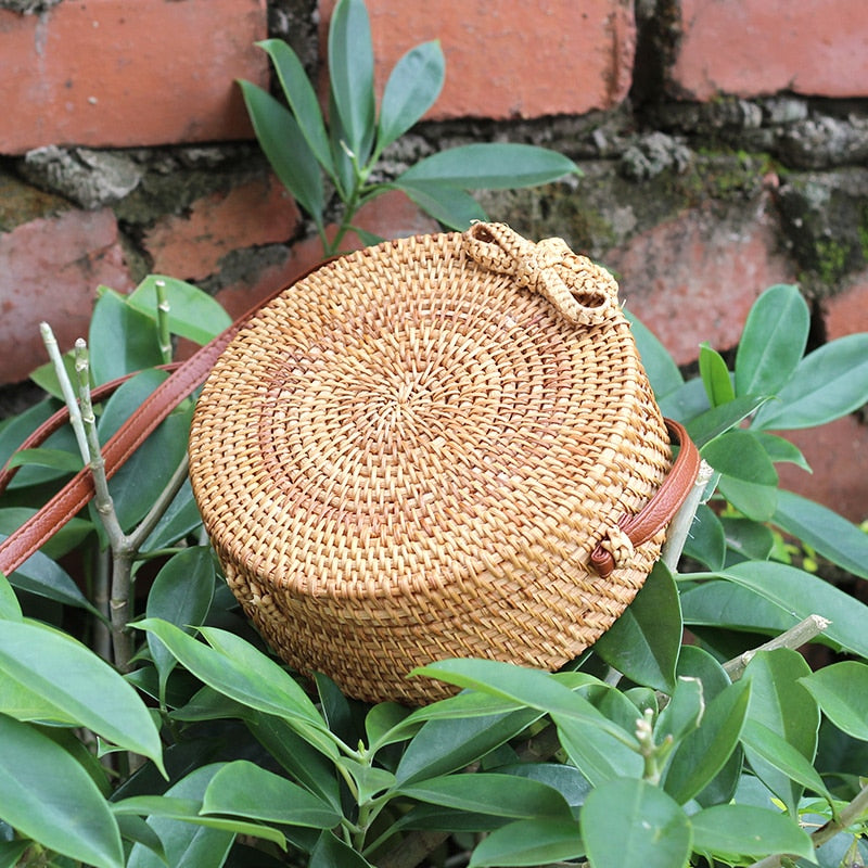 Runde Umhängetasche aus Rattan-Sommerstroh von Barabum